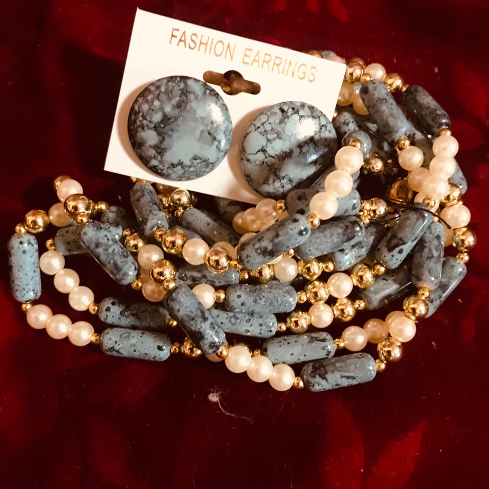 Necklace and earrings set